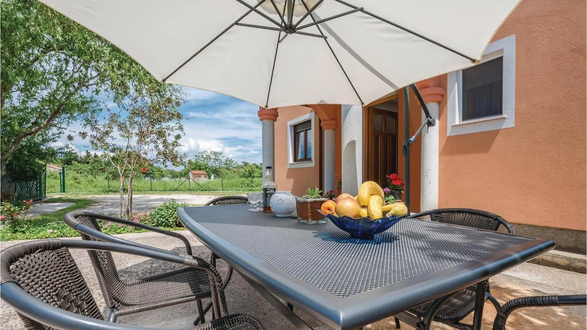 Lovely Home In Pula With Kitchen